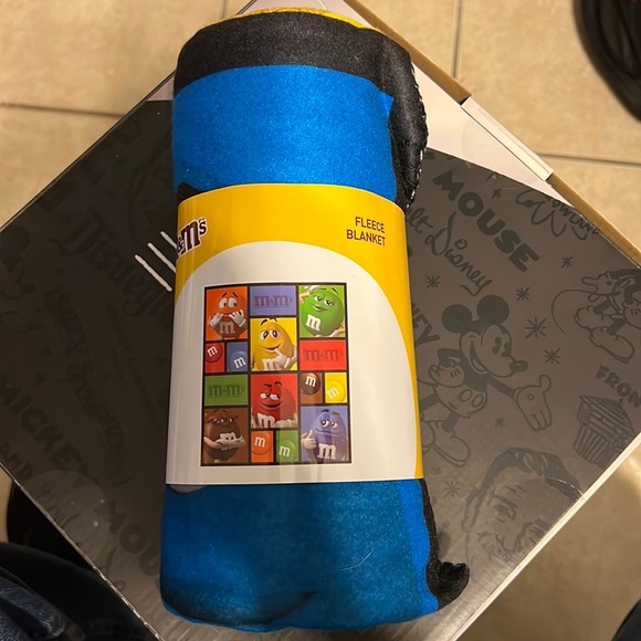 M&M’S Fleece Blanket still new size 50”x60” - Picture 2 of 5
